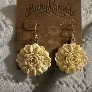 Gorgeous vintage Lucky Brand carved floral set.